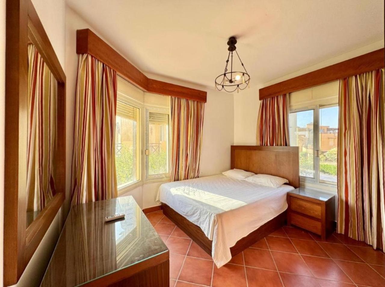 A Sea View Spacious Cheering 5 Bedroom Villa Ain Sokhna "Ain Bay" فيلا كاملة للإيجار قرية العين باي Айн-Сохна Экстерьер фото